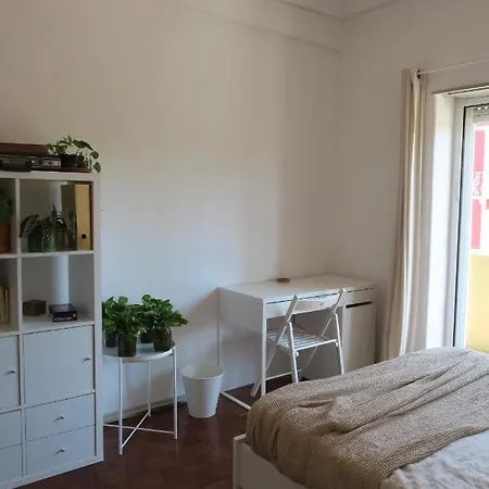 Quartos Nina Dourado Lda * Lisboa