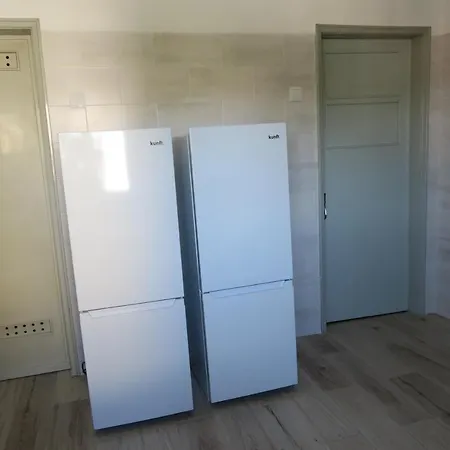 Quartos Nina Dourado Lda