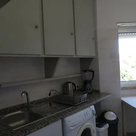 Quartos Nina Dourado Lda בית אירוח
