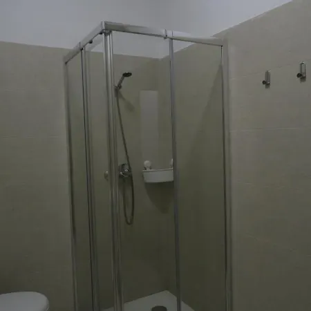 Quartos Nina Dourado Lda ליסבון